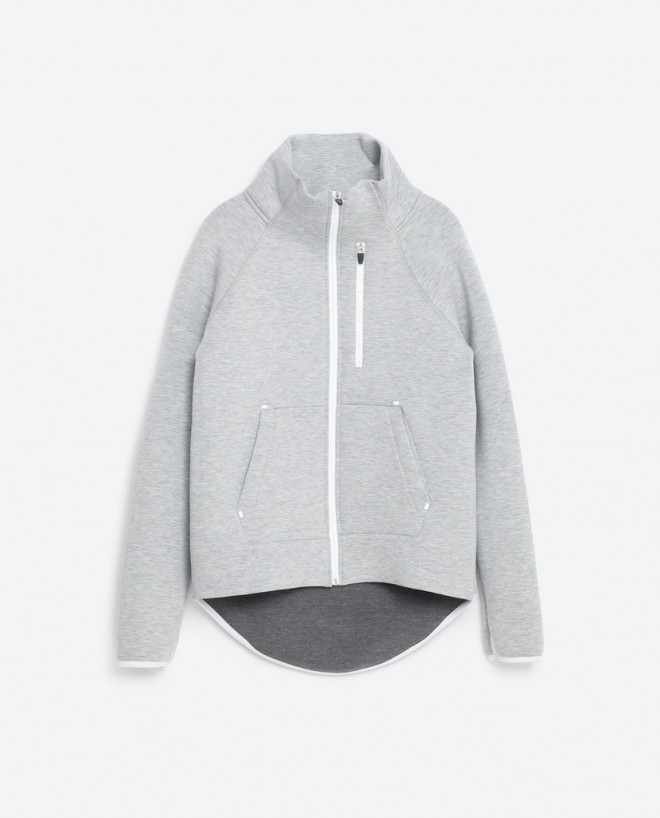 Sproščena eleganca z izjemnimi minimalističnimi kosi. 