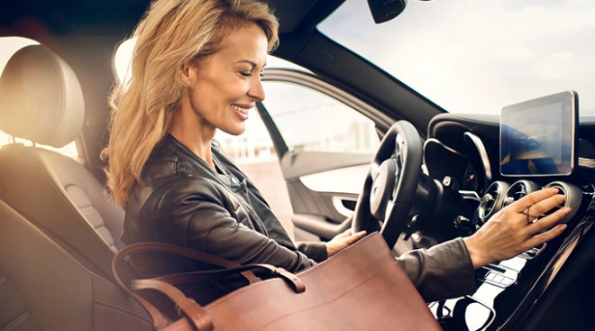 Udeleženke se bodo na dogodek pripeljale z najnovejšimi vozili Mercedes-Benz.