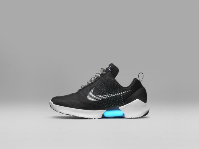 Športni copat Nike HyperAdapt 1.0., ki se zaveže kar sam. 