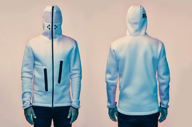Hoodie Vollebak Baker Miller Pink omogoča, da se tudi v največji gneči potopite v svoj svet.