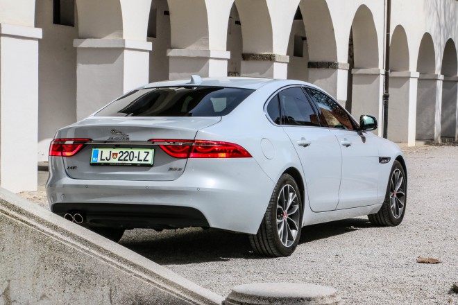 Jaguar XF: straga nudi 540 litara