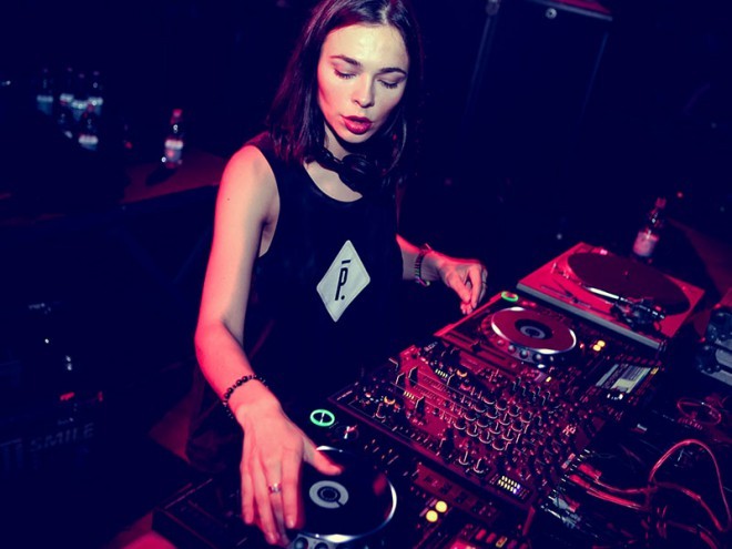 Den ekstremt travle russeren Nina Kraviz fant også tid til slovenske fans av elektronisk musikk.
