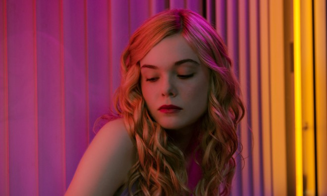 Elle Fanning v filmu The Neon Demon.