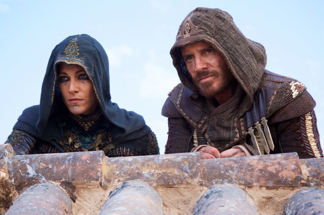 Michael Fassbender si je poveznil znamenito kapuco.