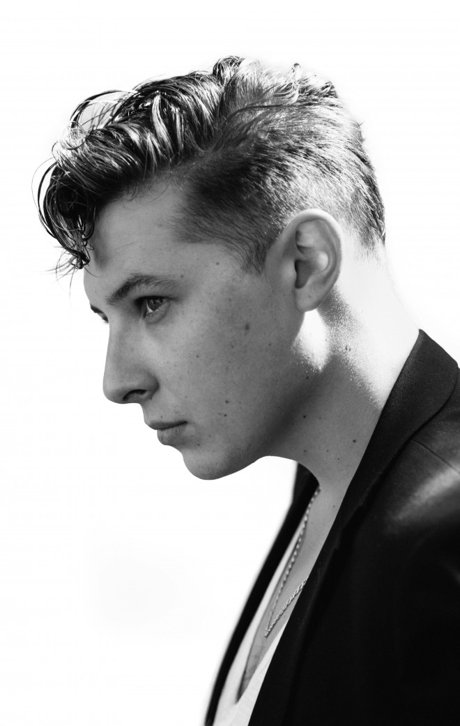 Angleška soul zvezda in eden izmed bolj iskanih pevcev zadnjega časa, John Newman, bo 23. junija 2016 nastopil na zagrebškem festivalu Calling.