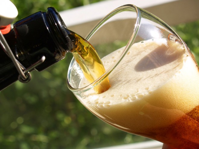 Als je zo bier inschenkt, dan schenk je het verkeerd!