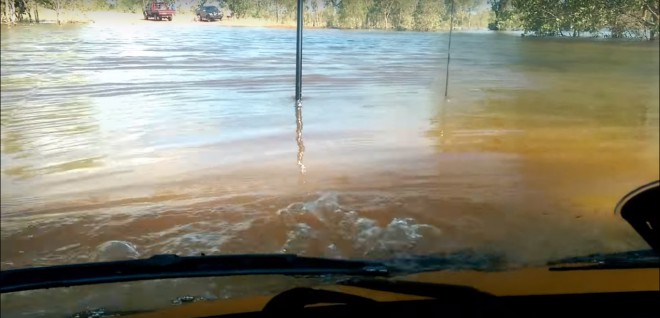 Non c'è modo di fermare la Toyota Land Cruiser.