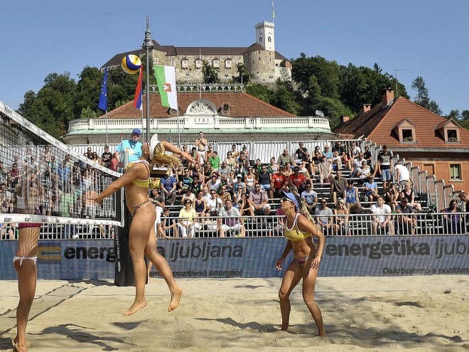 Na Kongresni trg se vrača odbojka na mivki.