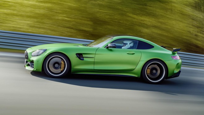 Strupena puščica Mercedes-AMG GT R.