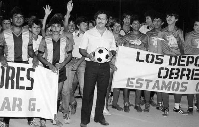 Zakaj je bil Pablo Escobar za nekatere Robin Hood? Ker je gradil bolnice, hiše, šole in cerkve in pogosto delil denar med revne ljudi.