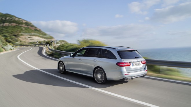 새로운 Mercedes E 스테이션 왜건은 트렁크에 베팅합니다.