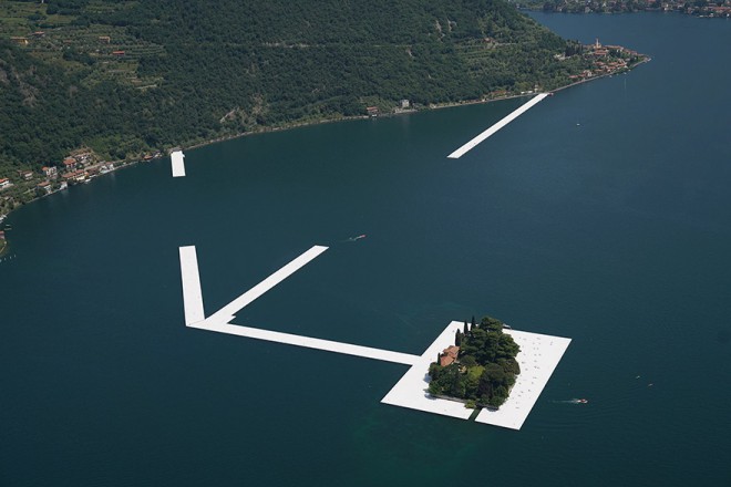 Na jezeru Iseo boste lahko hodili po vodi.