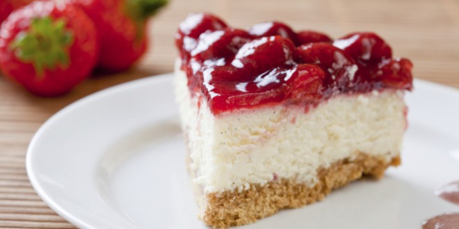 Cheesecake z jagodami brez pečenja