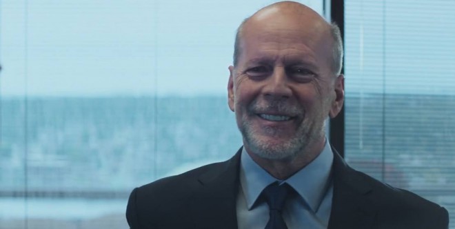 Bruce Willis ima tokrat dela z dobrimi fanti.