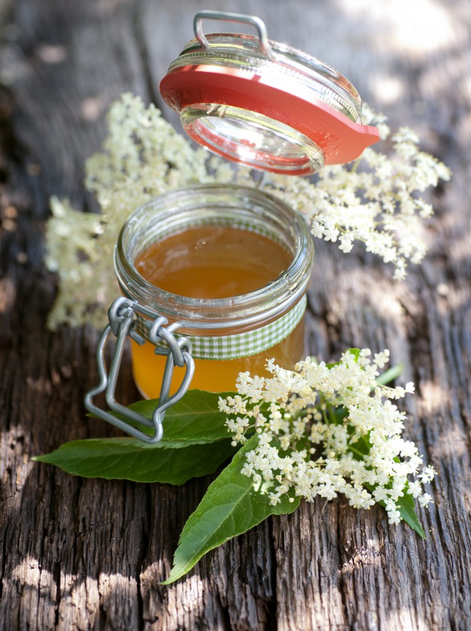 Marmellata di sambuco per una colazione rinfrescante.