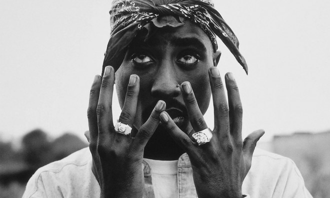 2pac continua vivo, mesmo que apenas na tela e na música.