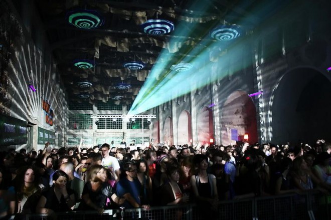 Festival poteka v bivši tovarni papirja