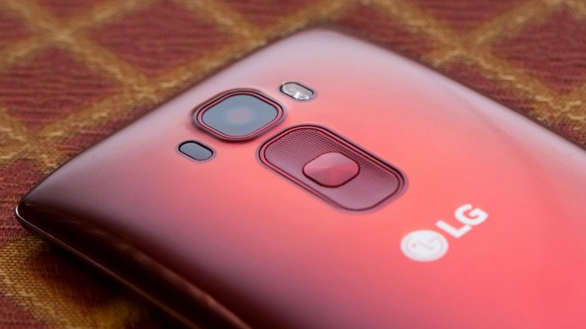 Like the LG G Flex 2, the VKWorld Crown V8 heals itself.