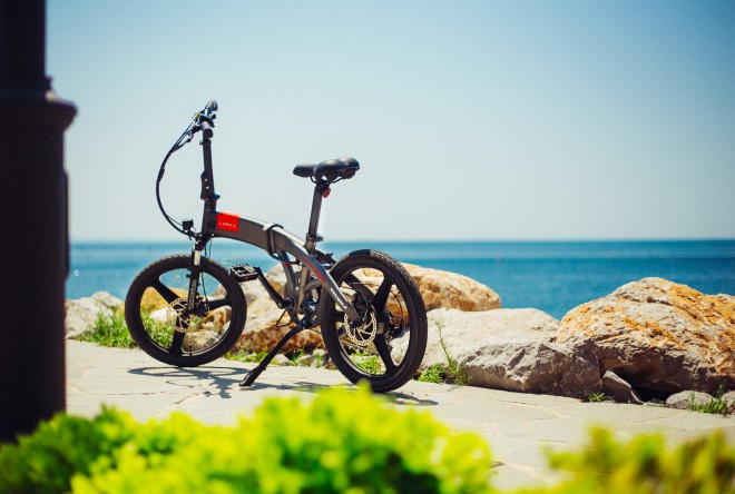 S-BIKES po zaslugi USB vtičnice omogoča polnenje pametnega telefona.