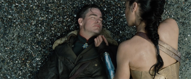 Tako se v filmu Wonder Woman spoznata Gal Gadot in Chris Pine.