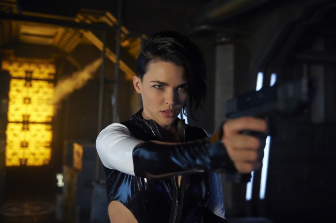 Ruby Rose v filmu Nevidno zlo: Zadnje poglavje.
