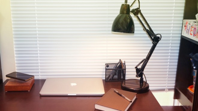 携帯電話を充電するのは、ペンキが乾くのを見るのと同じくらい退屈だと誰が言ったでしょうか？