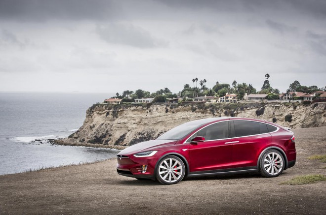 特斯拉 Model X 也配备了新电池。