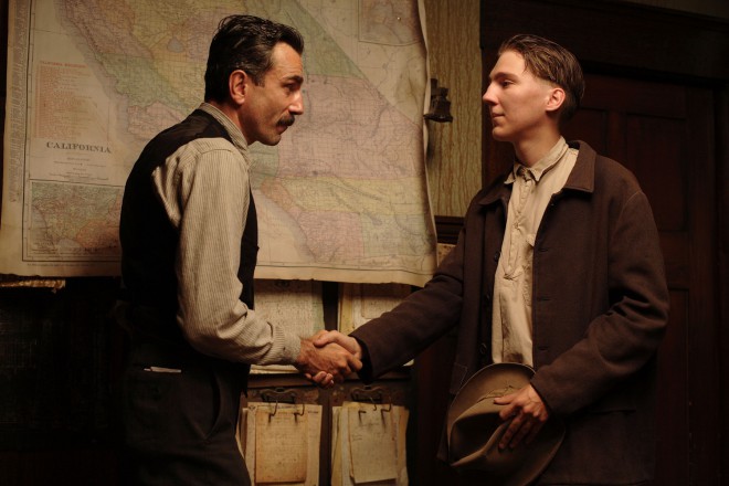 Skoraj vse. česar se dotakne (beri posname) Daniel Day-Lewis, postane filmska klasika.