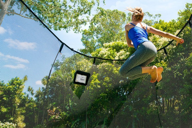 Kdo bi si mislil, da je trampolin tudi fitnes naprava.