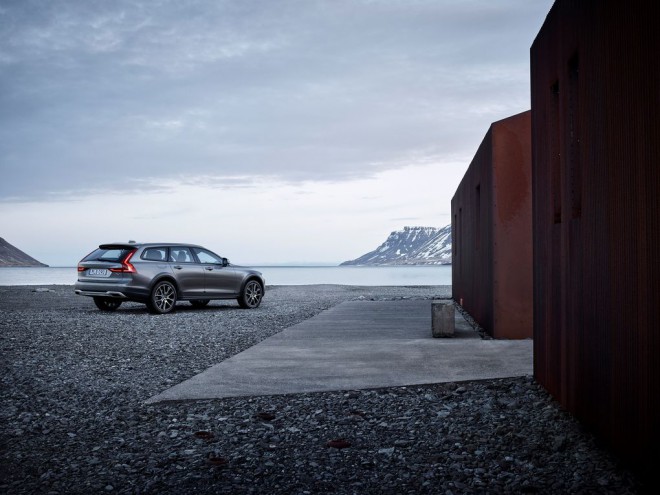 The V90 Cross Country boasts the heart of a true adventurer.