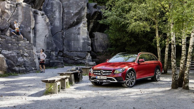 All-Terrain – zajímavá designová dynamika, která se hodí k červené barvě.