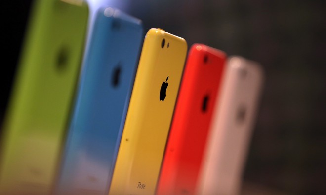 تقدم لك شركة Apple جائزة قدرها 200 ألف دولار، وتقدم لك شركة Zerodium جائزة قدرها 1.5 مليون دولار. يبدو أن القرار سهل، ولكن...