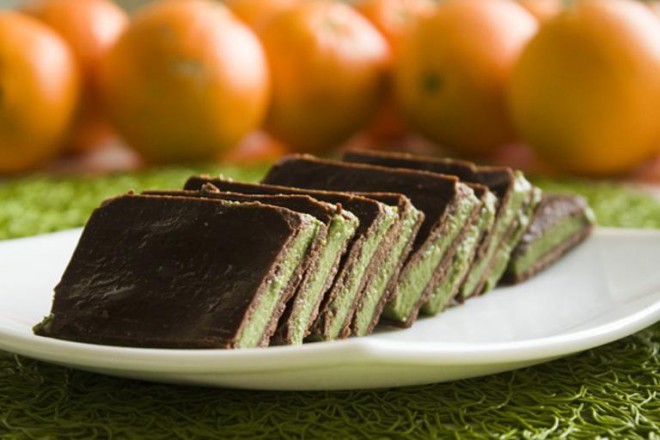 Hausgemachte After Eight-Schokoriegel.