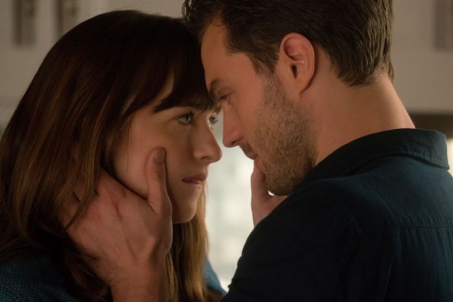 Fifty Shades Darker، الجزء الثاني لفيلم Fifty Shades of Grey، سيُعرض في دور السينما في عيد الحب 2017.