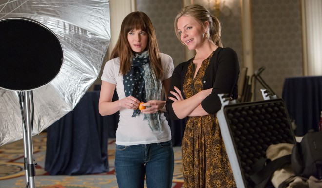 Dakota Johnson v filmu Petdeset odtenkov sive.