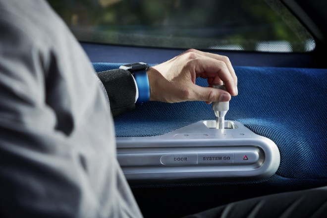 El Mercedes Vision Van no tiene volante. En cambio, tenemos un joystick.