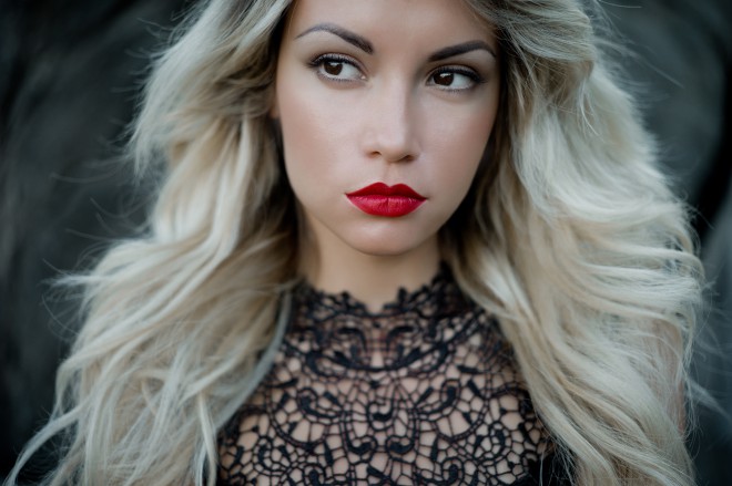 Fall 2016 beauty trend: red apple-colored lipstick