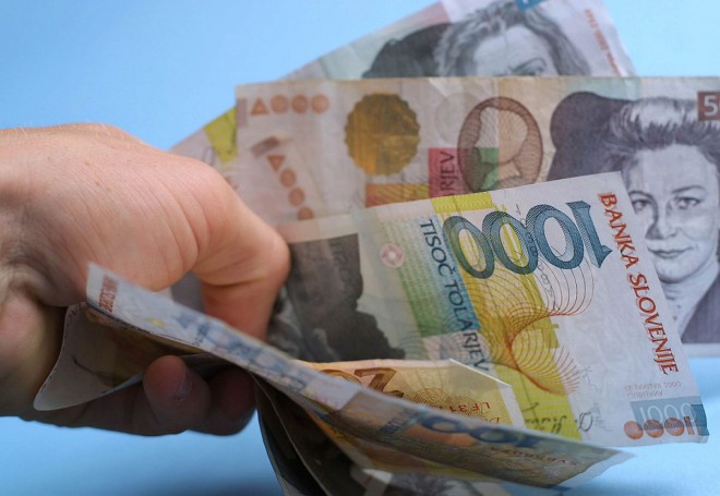 Onko sinulla vielä tolar-seteleitä kotona?
