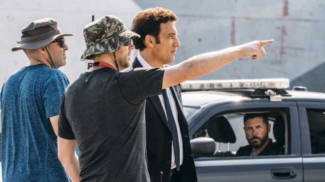 Clive Owen e Neill Blomkamp durante as filmagens.