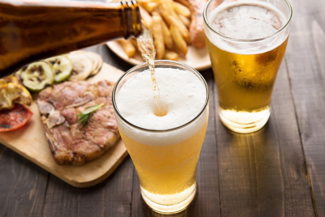 Poleg piva bodo na voljo tudi burgerji.