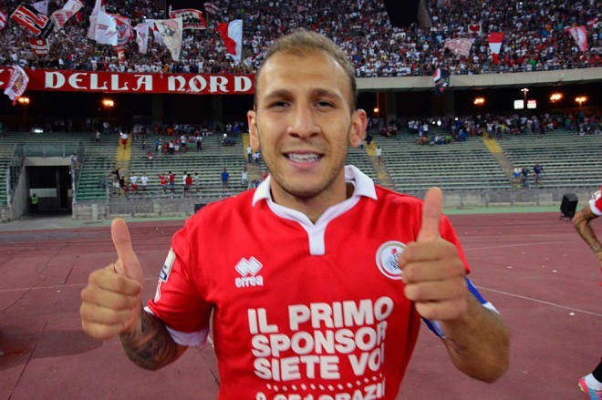 Christian Galano je spisal zgodovino. Postal je prvi nogometaš v zgodovini, ki je prejel zeleni karton.