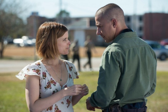 Shia LaBeouf in Kate Mara v filmu Man Down.
