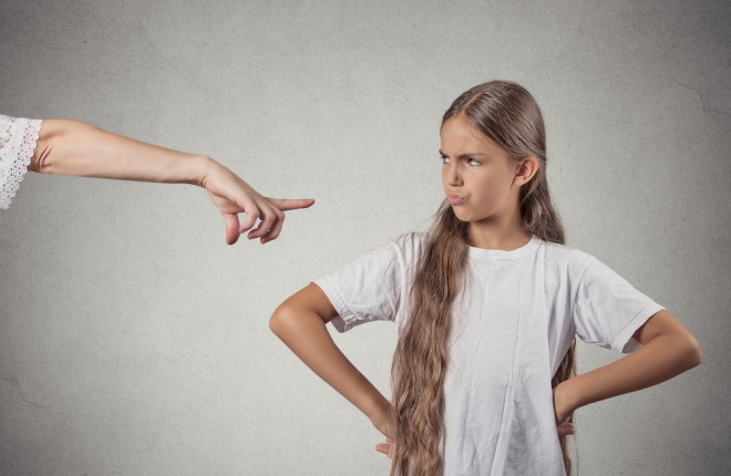 Tiukka, autoritaarinen koulutus ei toimi hyvin nykypäivän lasten kanssa (Kuva: Shutterstock)