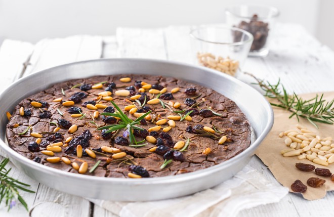Talijanska torta od kestena "castagnaccio".