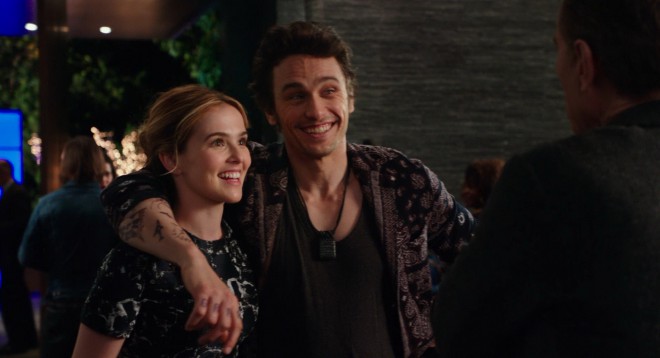 James Franco a Zoey Deutch ve filmu Proč právě on?