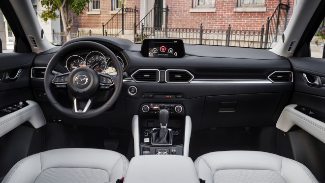 لقد تغيرت Mazda CX-5 الجديدة بشكل أساسي من الداخل.