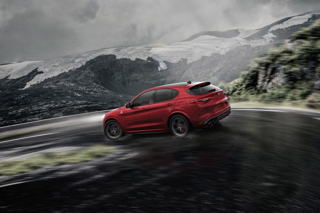 Stelvio je Ferrarijev športni terenec z Alfino značko.