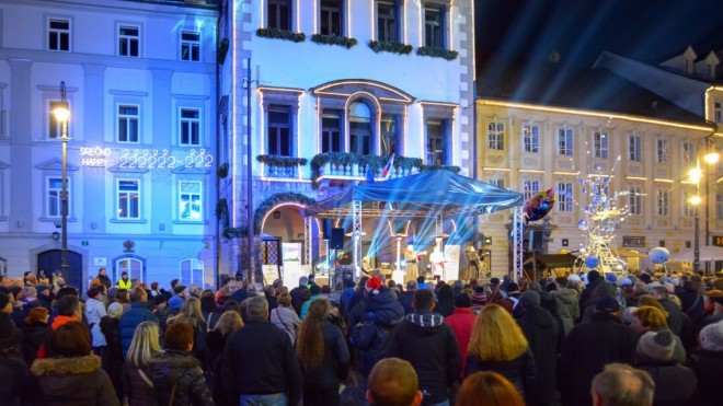 Weihnachtskonzert auf dem Stadtplatz (Foto: Dunja Wedam)