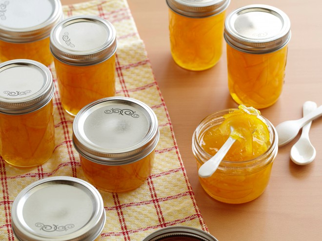 Pomarančno marmelado boste težko našli v trgovini, zato se je raje lotite sami.