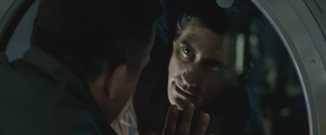 Jake Gyllenhaal in Ryan Reynolds v filmu Life.